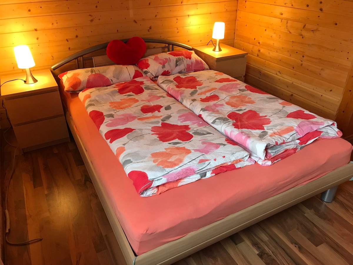 Спалня 2 с маса за хранене