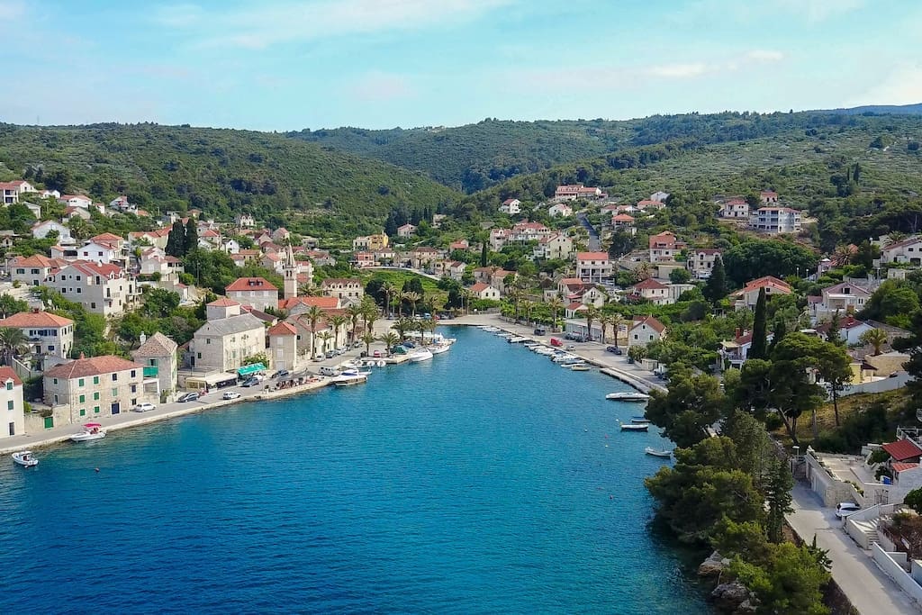 Little village "Splitska"