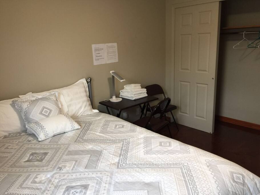 Brand new queen bed & sheet