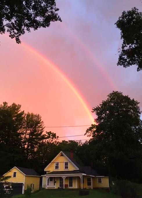 You might not find a pot of gold, but you'll get the hospitality of the Irish at this 1800's former sea captain's house.