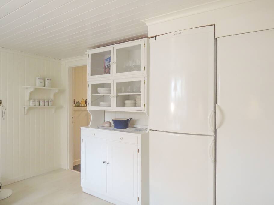 KITCHEN/DINING AREA