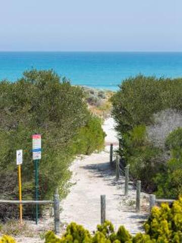 Mullaloo Beach Front, heat pool sauna ocean views gallery image 4