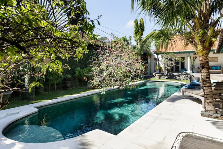 Villa Aisis Exquisite Bali Ambience in Seminyak