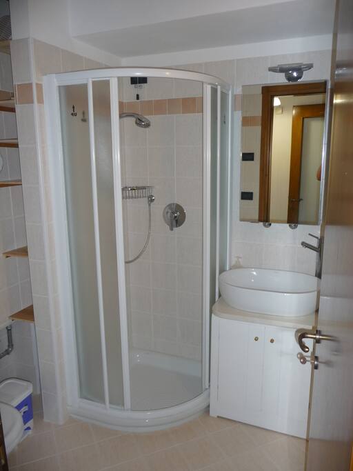Bagno con doccia