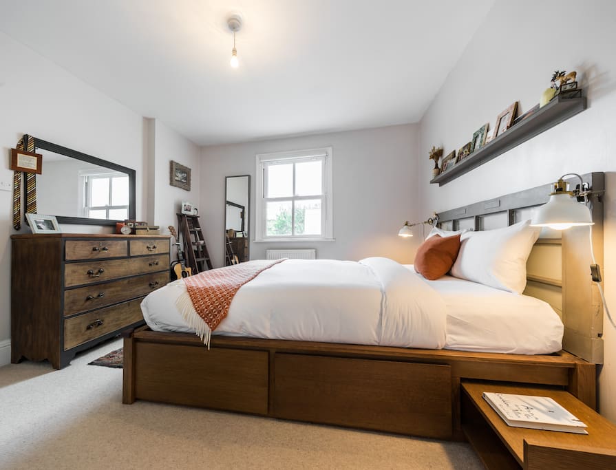 Main ensuite room