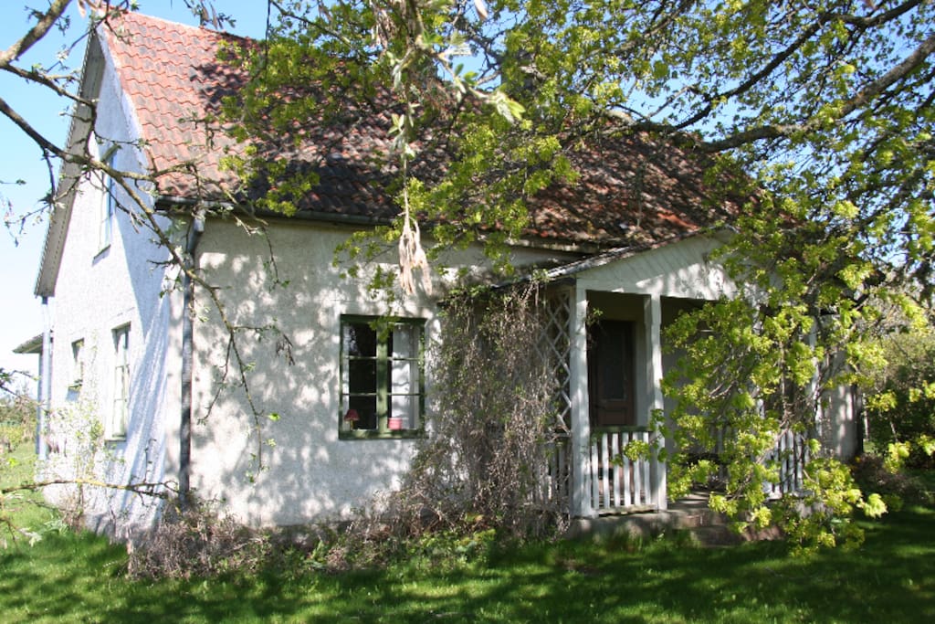 Framsida mot vägen
