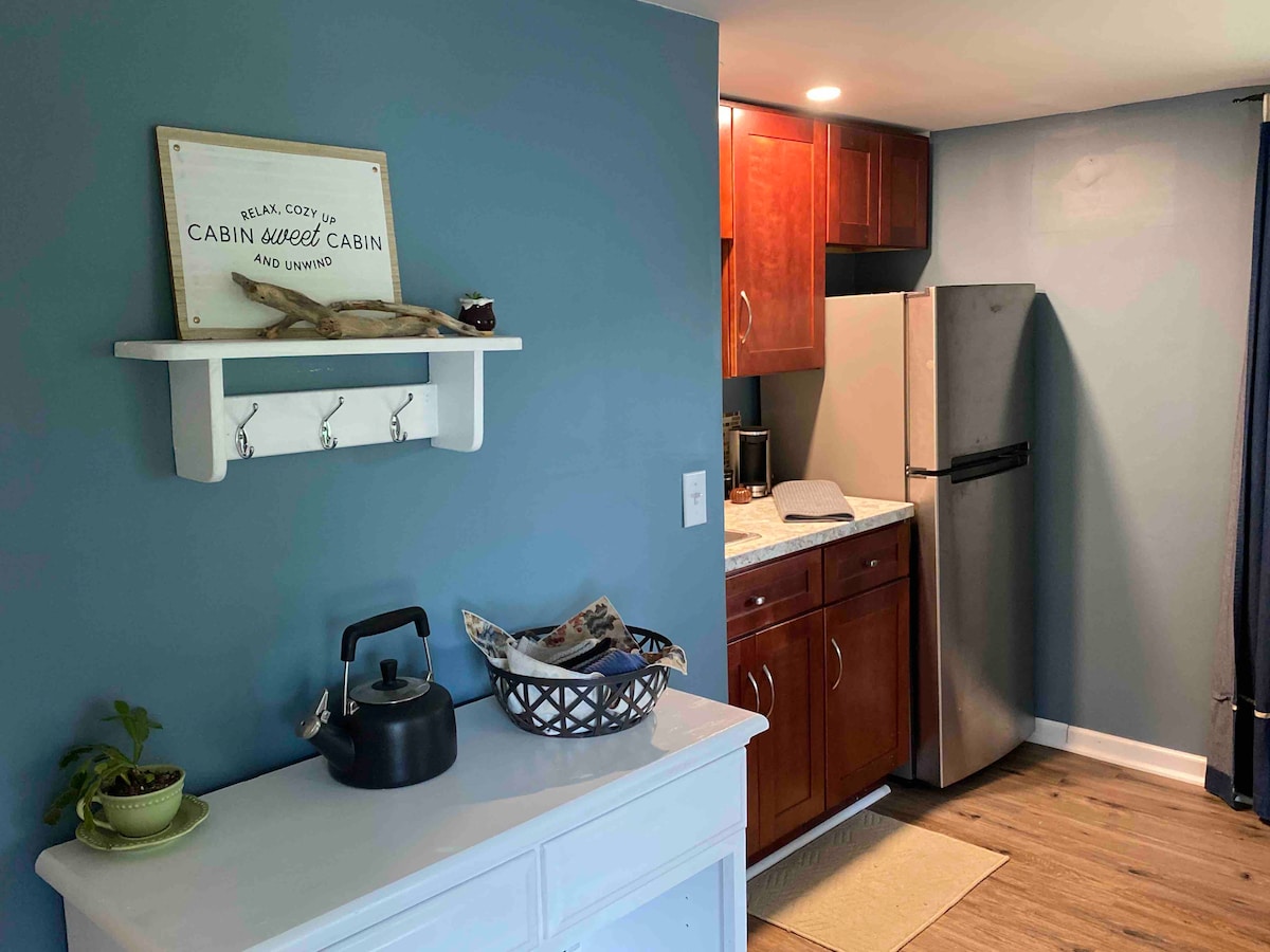 Popular Airbnb listing: The Blue Squirrel Inn (with boaters’ dock) in Niagara Falls