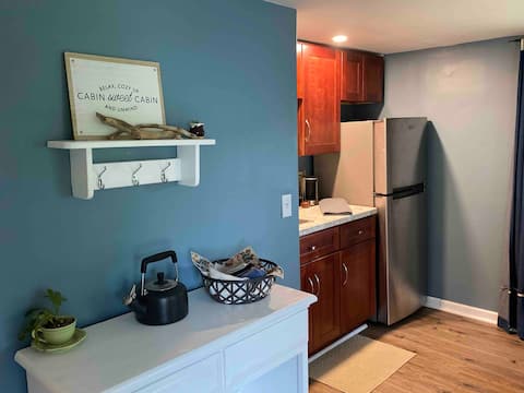 Popular Airbnb listing: The Blue Squirrel Inn (with boaters’ dock) in Niagara Falls