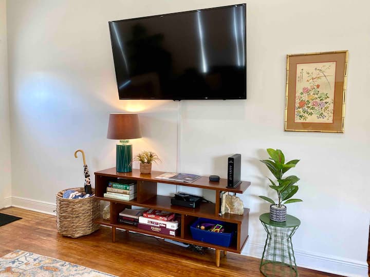 Guests are welcome to use books, games and toys or enjoy the 65” big screen cable TV. 
