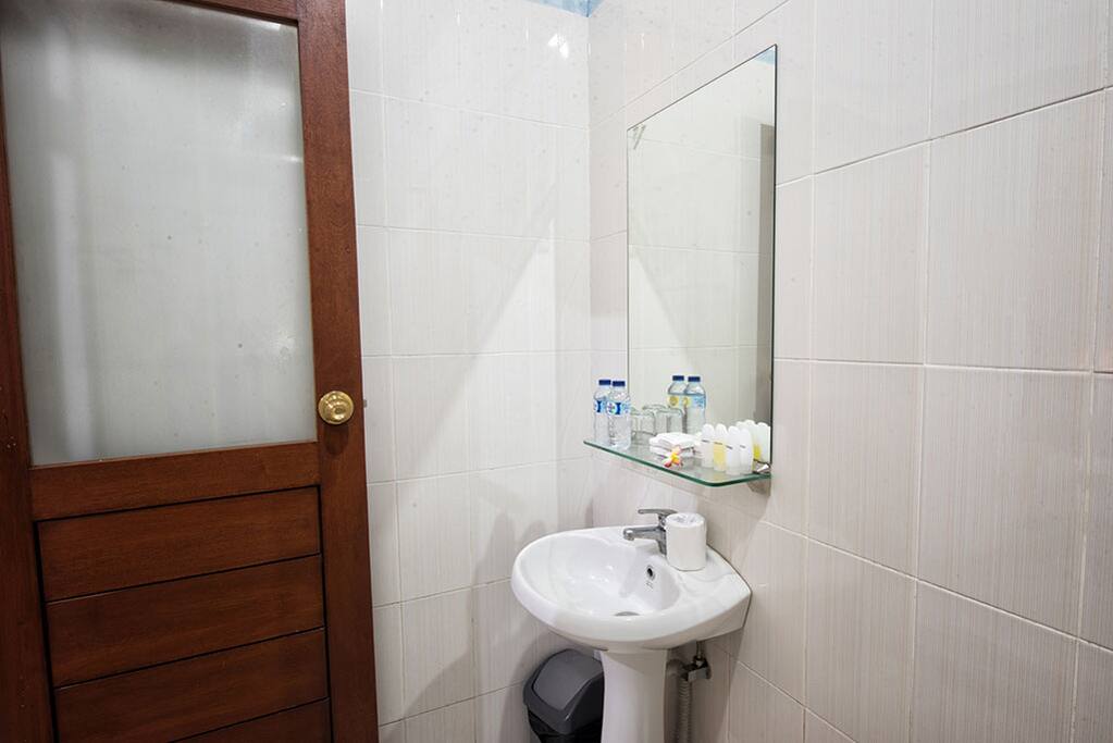 Bathroom sink