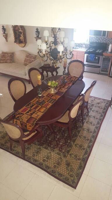 El comedor principal.
The main dining room