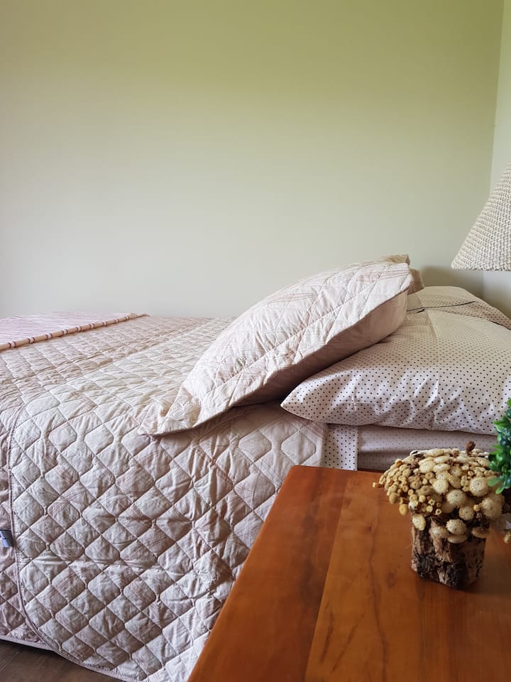 ¡Nuestro juego de cama, dormitorio 2!