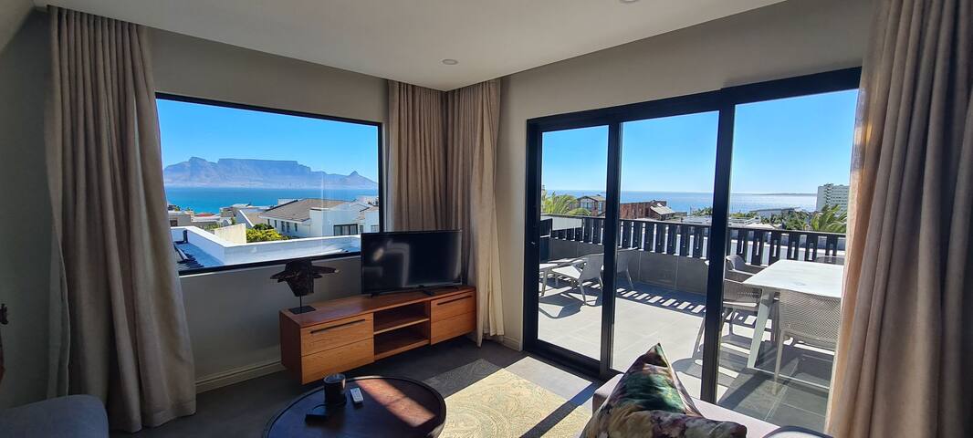 “Thyme Spent” 2bed Penthouse w Spectacular Views gallery image 2