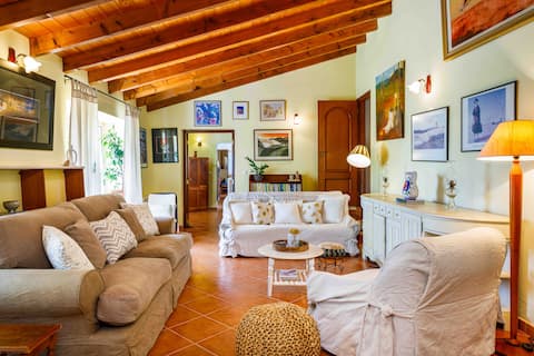 Imóvel de sucesso: Charming villa|Heated Pool| Private unique outdoor em São Brás De Alportel