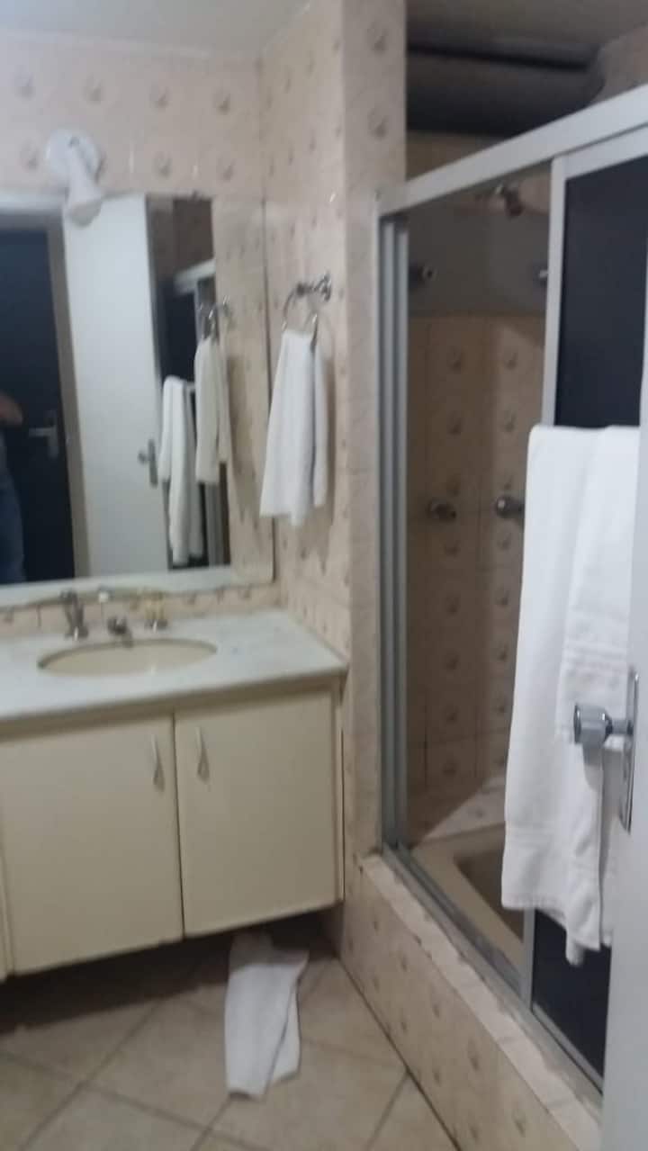 Apto Simples (1 Cama Casal + 1 Solteiro) No Centro - 巴西利亞