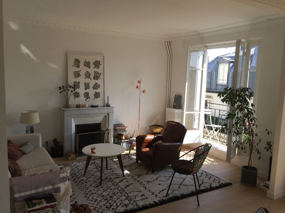 Cosy living Room with fireplace