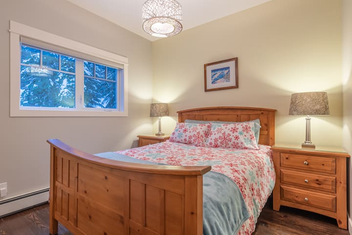 Спалня на главната стая с двойно легло