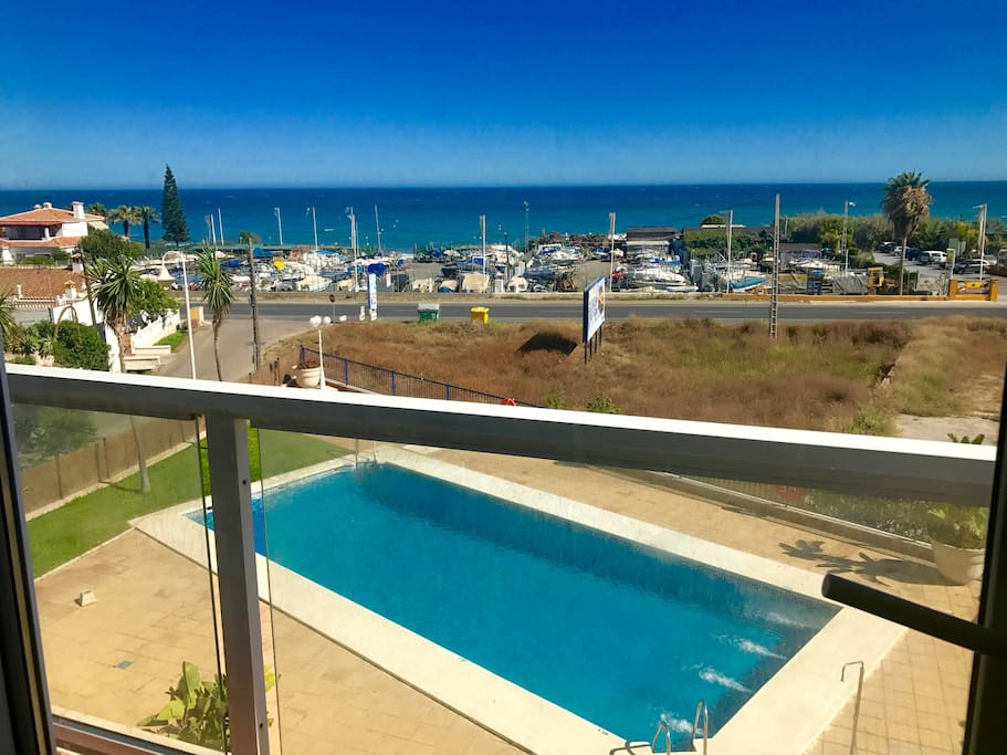 vista a la piscina comunitaria