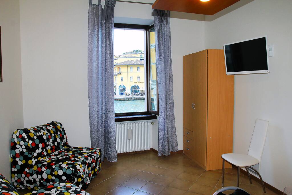salotto con poltrone letto
