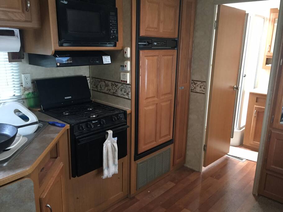 Gas stove, microwave and fridge. Nice spacious bathroom with shower.
