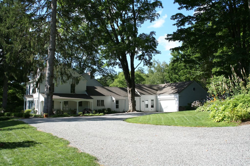 The main driveway and entrance to our home - welcome!