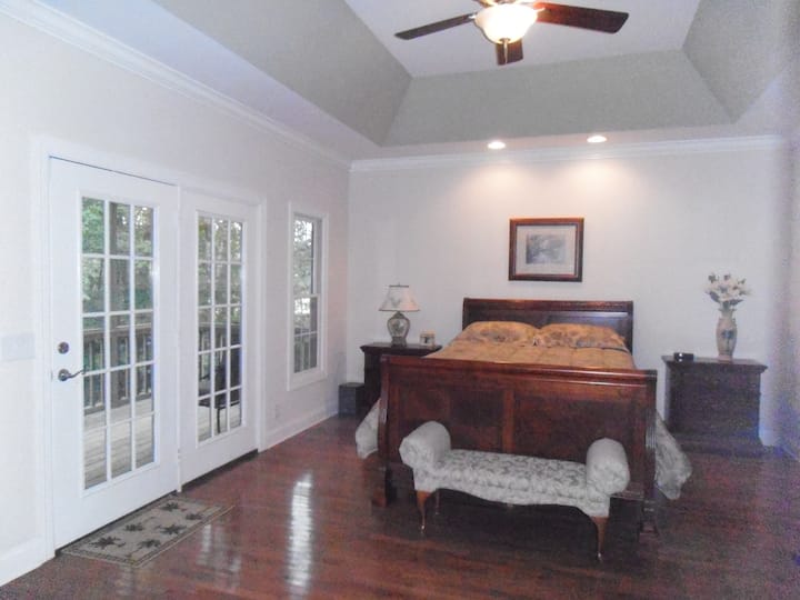 غرفة النوم الرئيسية