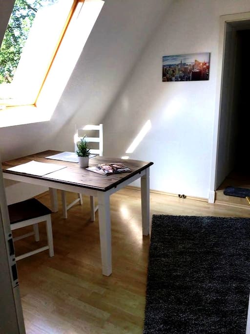 Esszimmer mit Bestuhlung, hier für 2 Personen