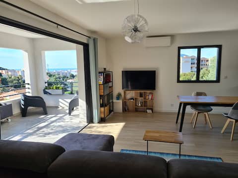 Airbnb performant: Quiet 2-bedroom apartment with sea view à Ajaccio