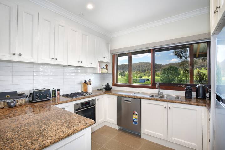 White Gum Unit, Belaradah, Stefani Estate Vineyard gallery image 5