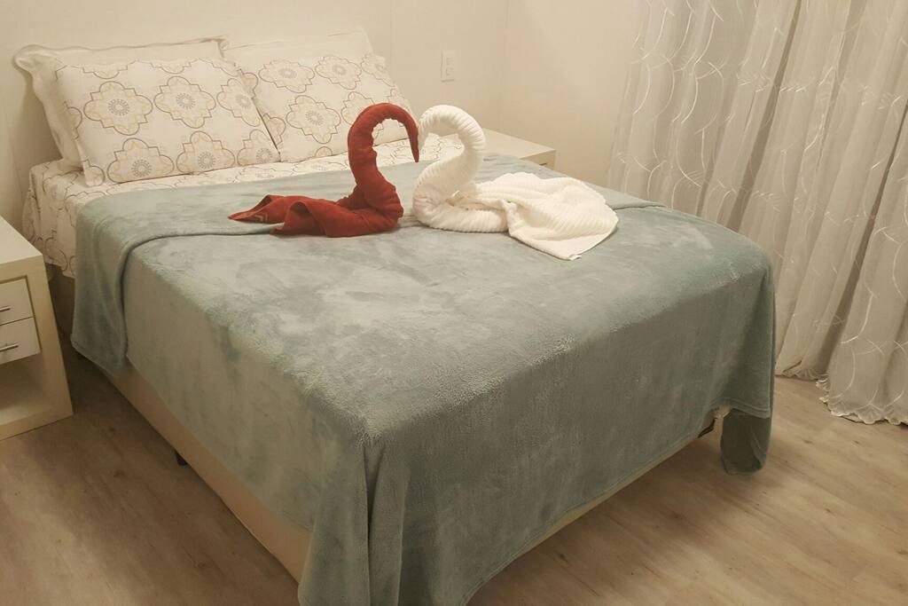 1 bedroom with double bed and bathroom (Suite)