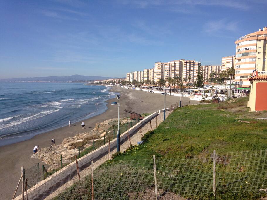 Panorámica de la playa Ferrera desde el fato