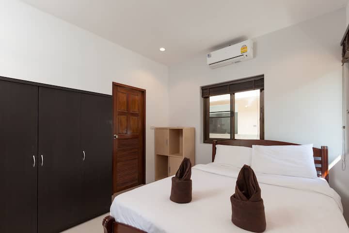 غرفة النوم الثانية (الطابق الثاني)