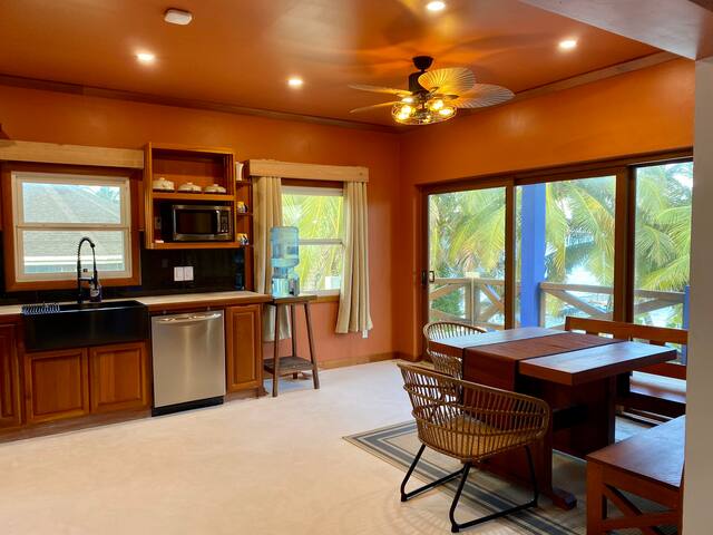 Private 5 bedroom beach house close to town. gallery image 2