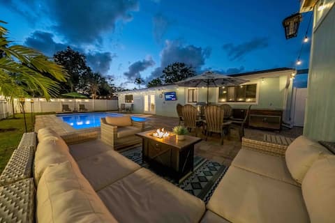 Dip n' Sip Oasis! Heated pool, minutes from beach