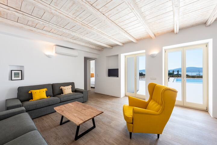 Zorbas’ Seaview Villa 1 gallery image 2