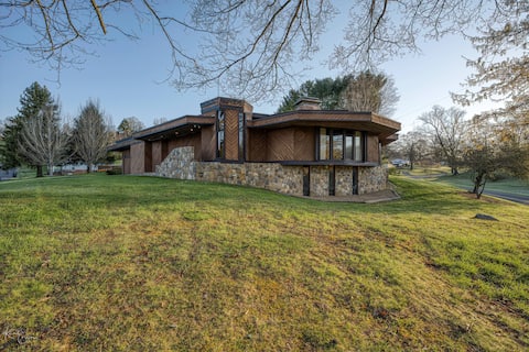Unique Custom Built Home with Hot Tub & Pool Table