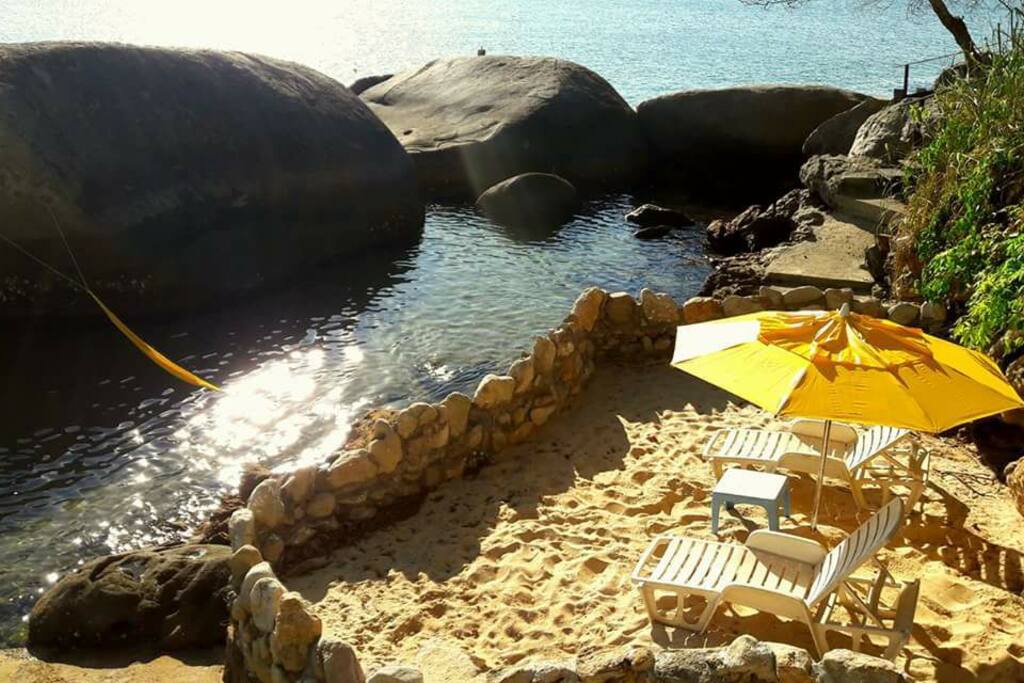 Prainha enfrente ao Chalé