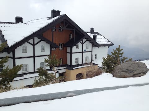 Five-bedroom house 300 meters from Sierra Nevada slopes