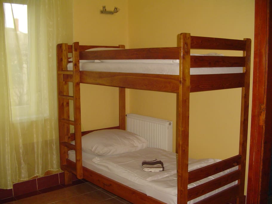 Szoba és a emeletes ágy