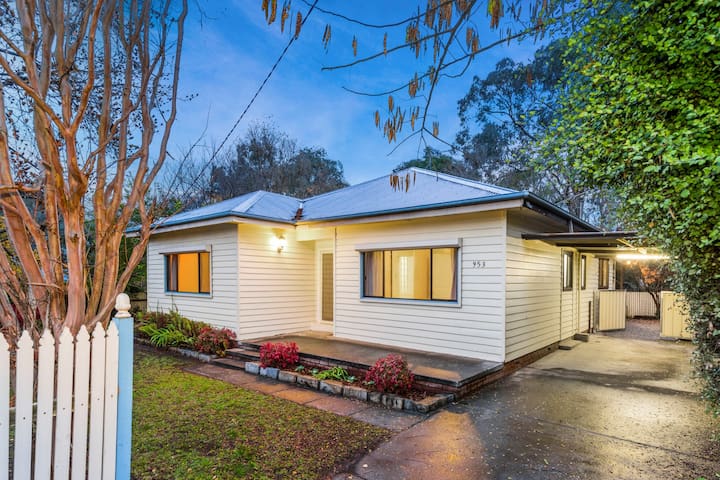 Wombat Cottage Albury Wifi Wine And Breakfast Houses For Rent