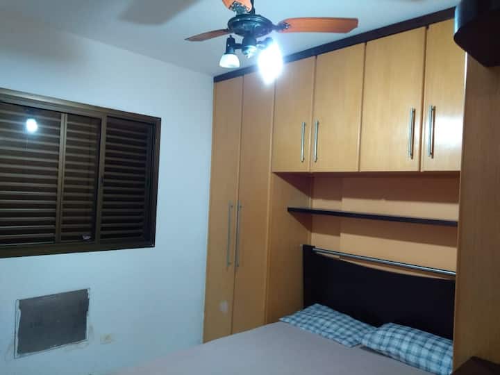 מאוורר תקרה בחדר זוגי, עכשיו עם מיזוג אוויר 