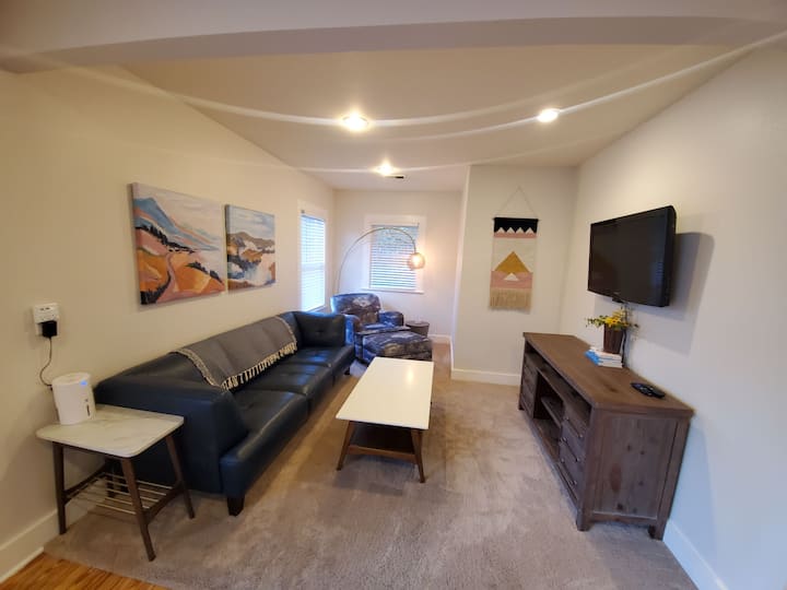 Upstairs, 2 Bedroom Home | Downtown + Heights - Houston, TX