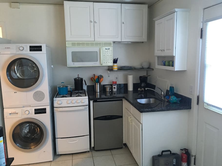 small kitchen area with all the necessary items