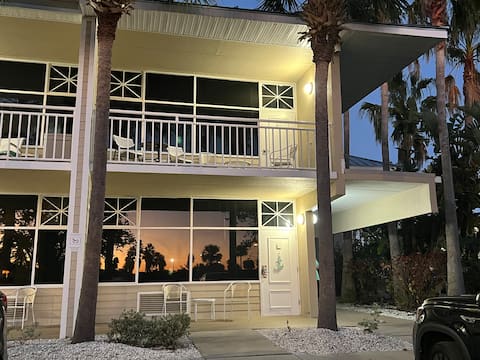 Popular Airbnb listing: Relaxing condo on Tampa Bay at Little Harbor in Ruskin