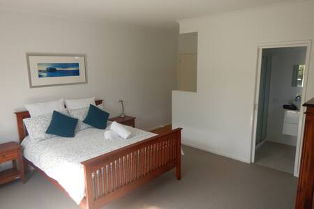 'Kiah Apollo Bay' -  Garden View studio.