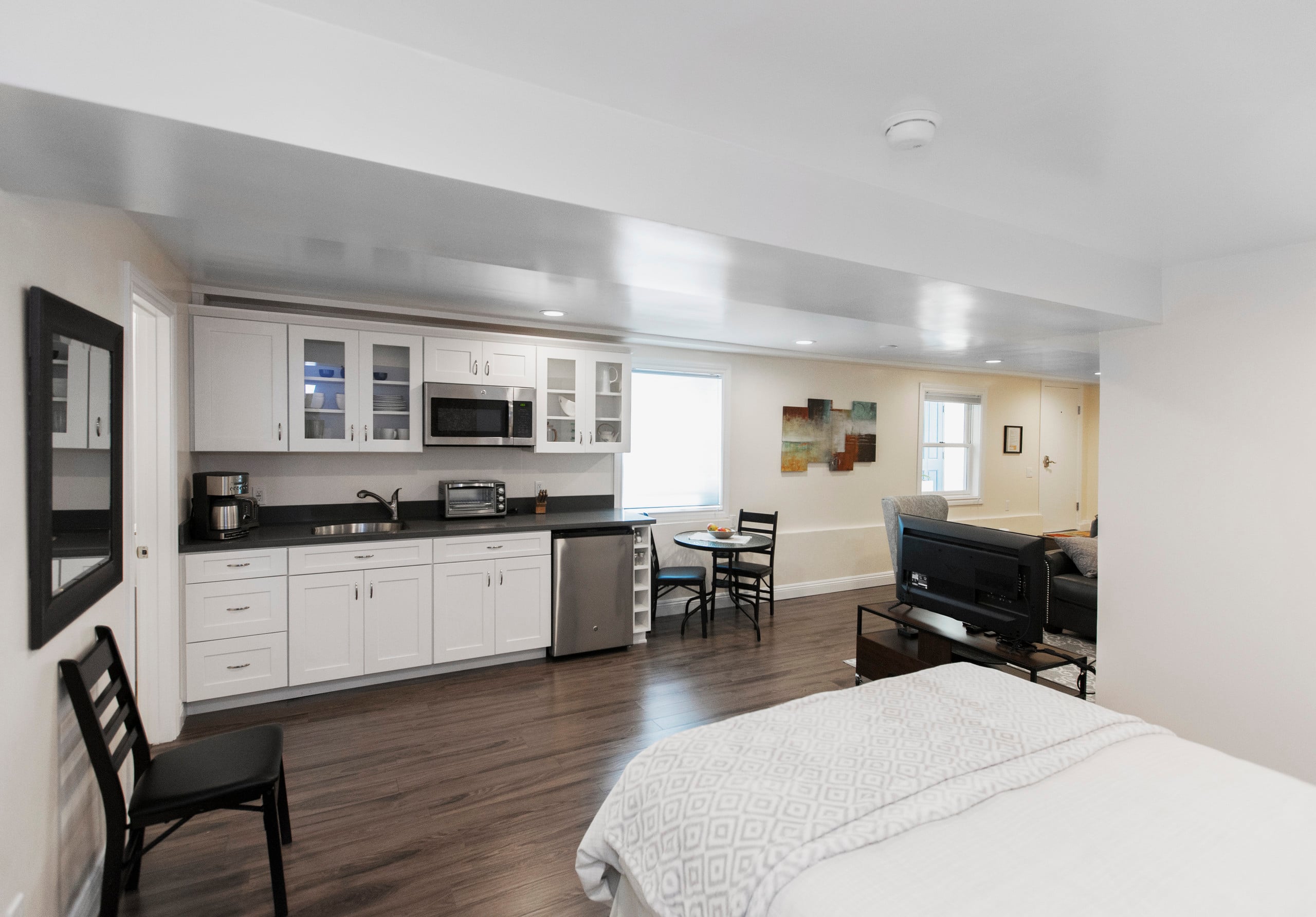 The Suite! Large cozy studio with private entrance - Image 44