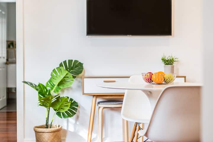 Central location a Vibrant Area, Walk to CBD