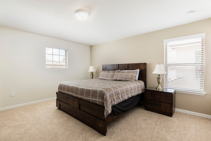 חדר שינה ראשי - מיטת קינג סייז - למעלה 