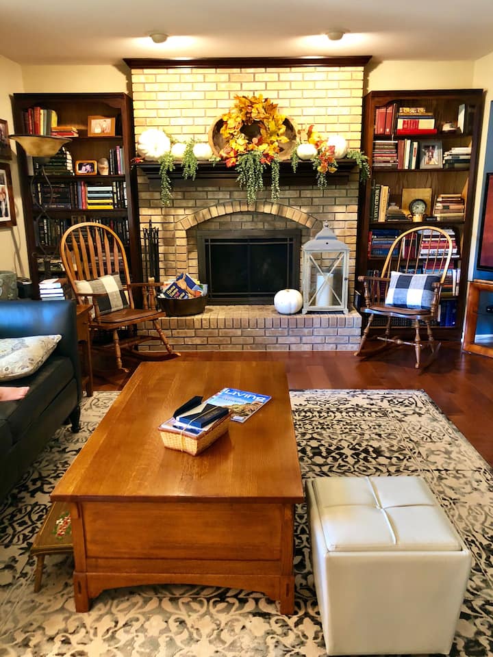 Southern Charm In Chicago Suburb - Naperville, IL