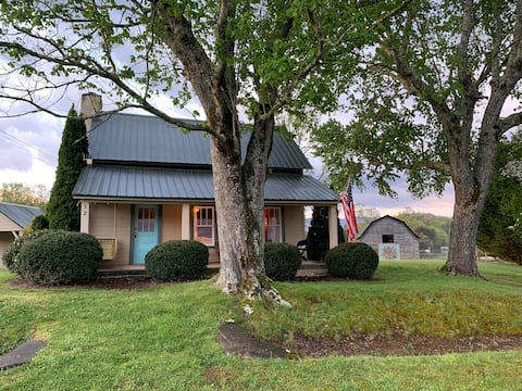 Retreat to the Farmhouse on Lake Chatuge